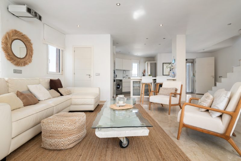 Duplex penthouse offering full-circle views in town - 3