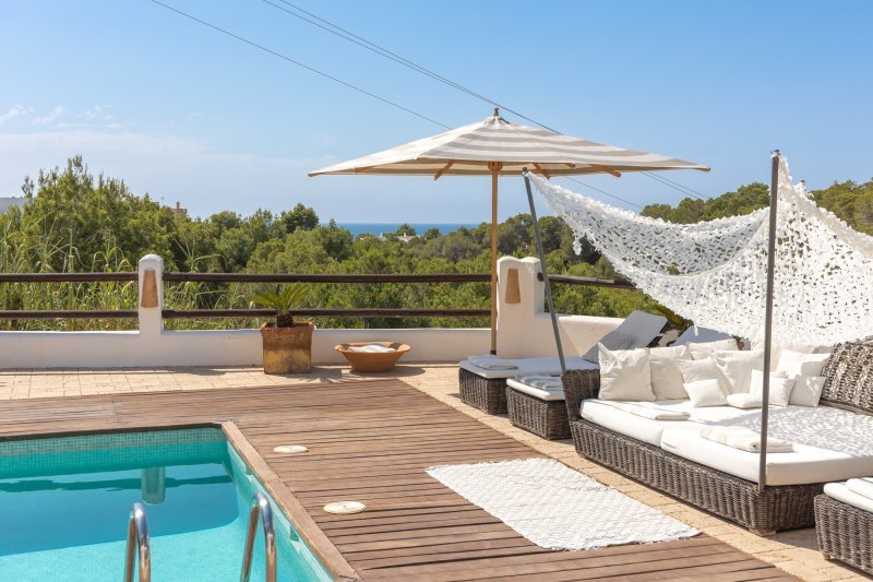 Wohnliche mediterrane Villa mit offenem Blick - 1