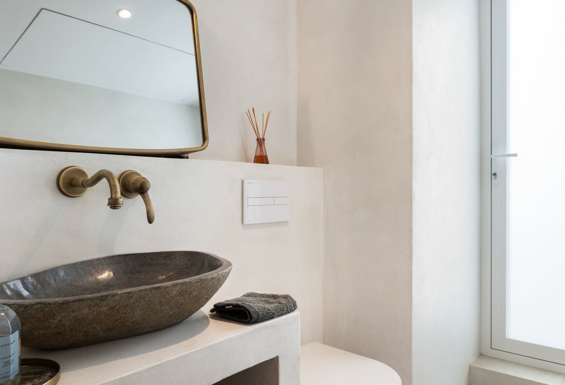 Elegant penthouse with contemporary design and private roof terrace - 32