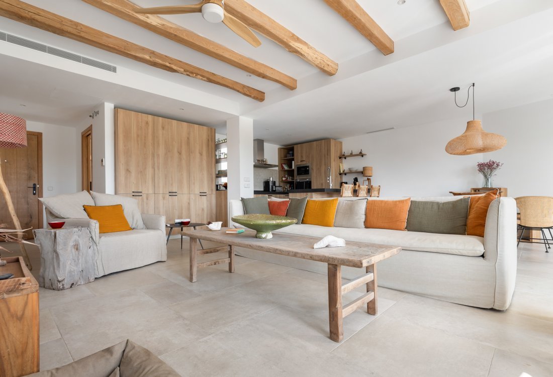 Elegant penthouse with contemporary design and private roof terrace - 12