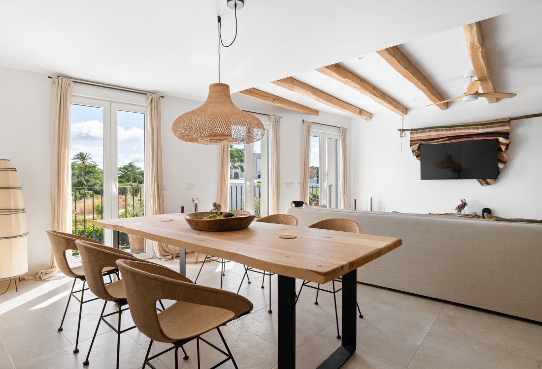 Elegant penthouse with contemporary design and private roof terrace - 18