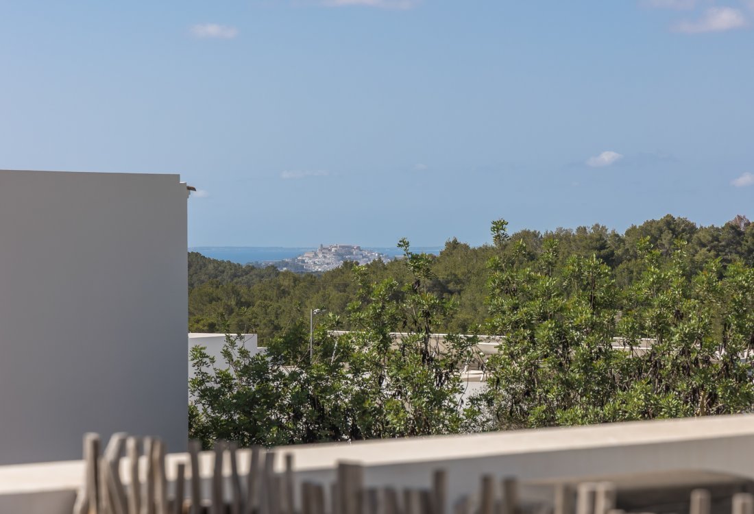 Elegant penthouse with contemporary design and private roof terrace - 44