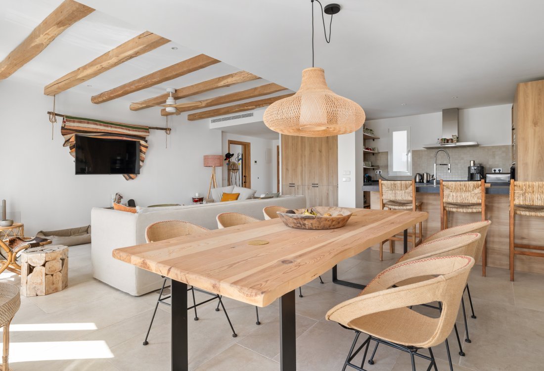 Elegant penthouse with contemporary design and private roof terrace - 20