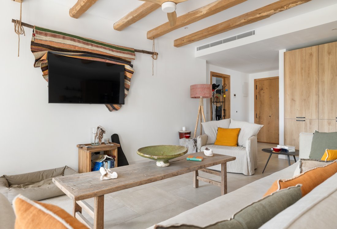 Elegant penthouse with contemporary design and private roof terrace - 10