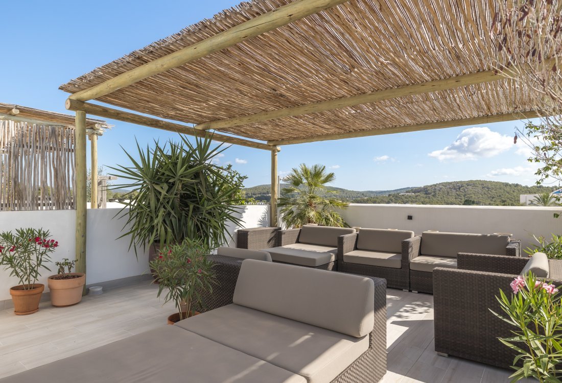 Elegant penthouse with contemporary design and private roof terrace - 46