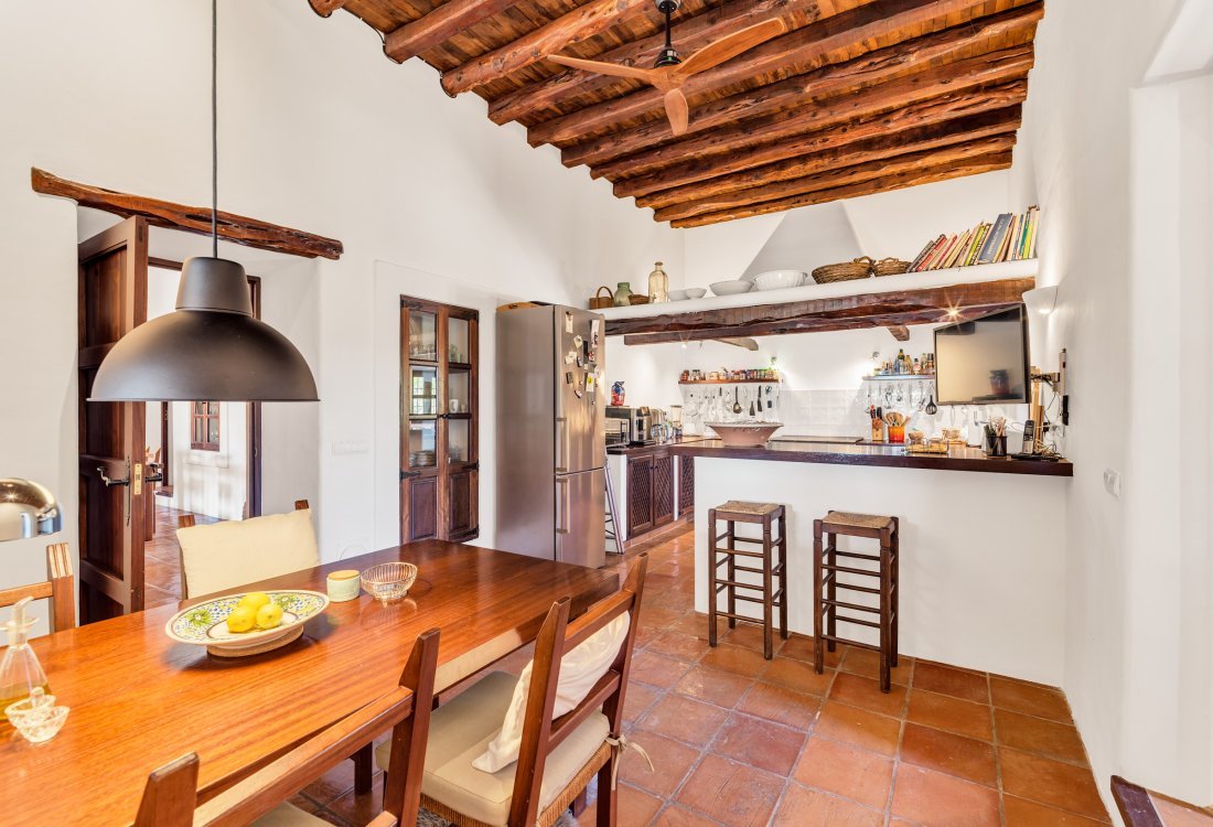 Encantadora finca renovada en ubicación idílica - 16