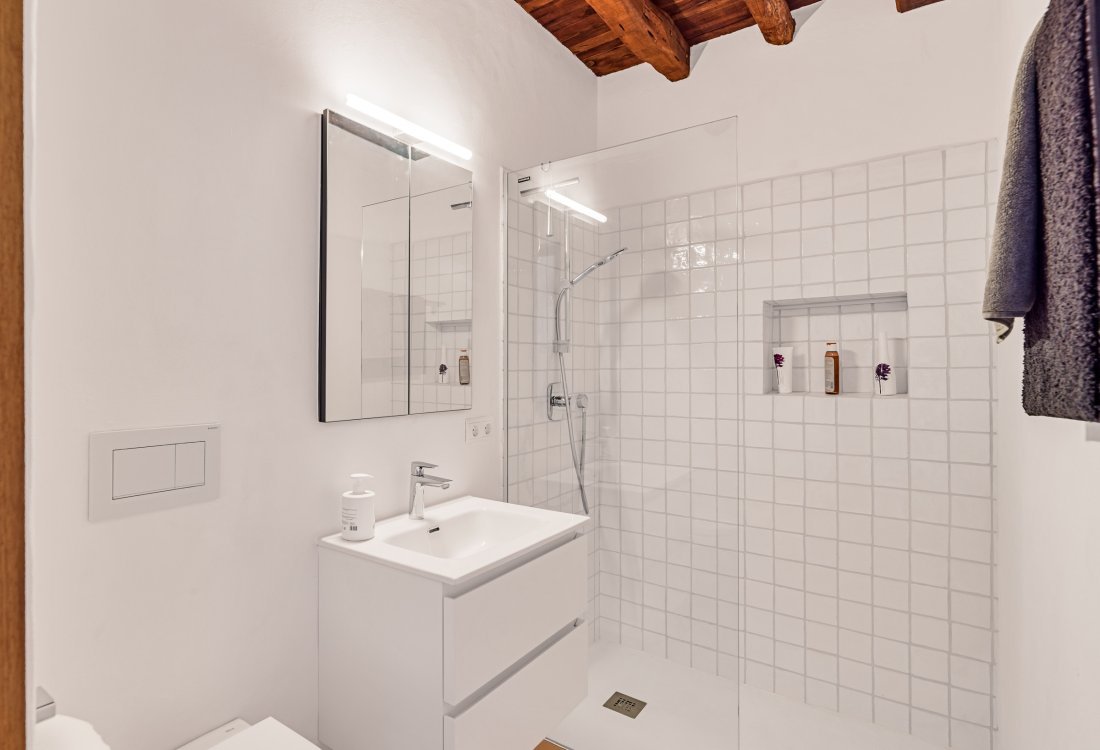 Encantadora finca renovada en ubicación idílica - 34
