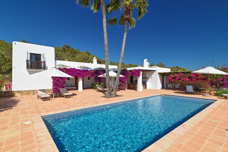 Charming renovated finca in an idyllic location - 1