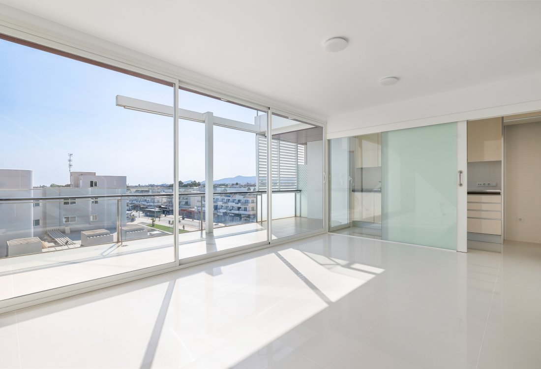 Bright duplex on the frontline of the beach - 4