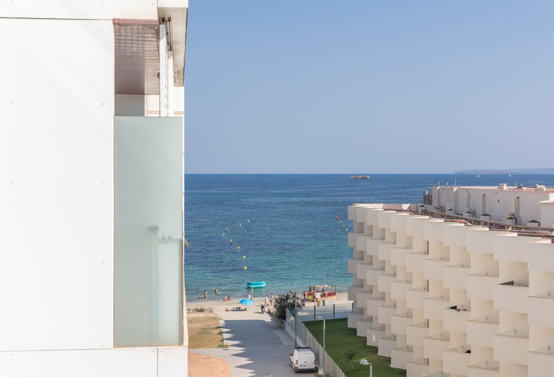 Bright duplex on the frontline of the beach - 1