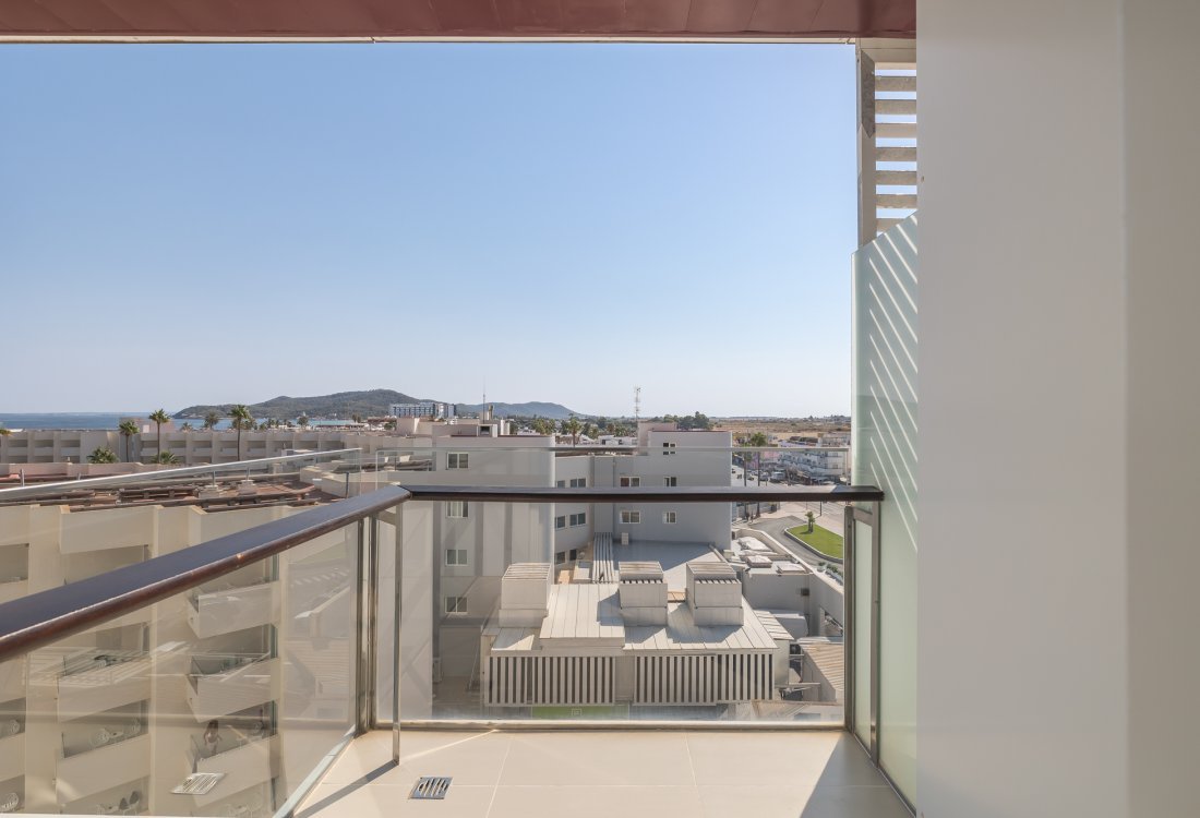 Bright duplex on the frontline of the beach - 24