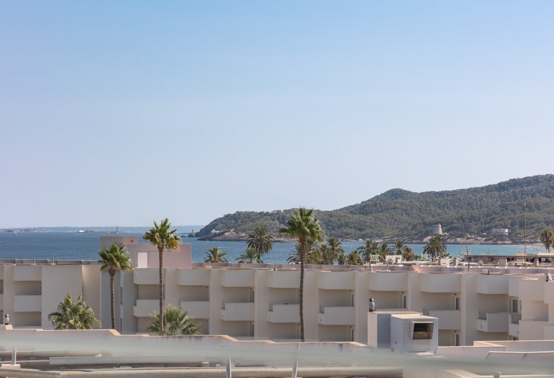 Bright duplex on the frontline of the beach - 26