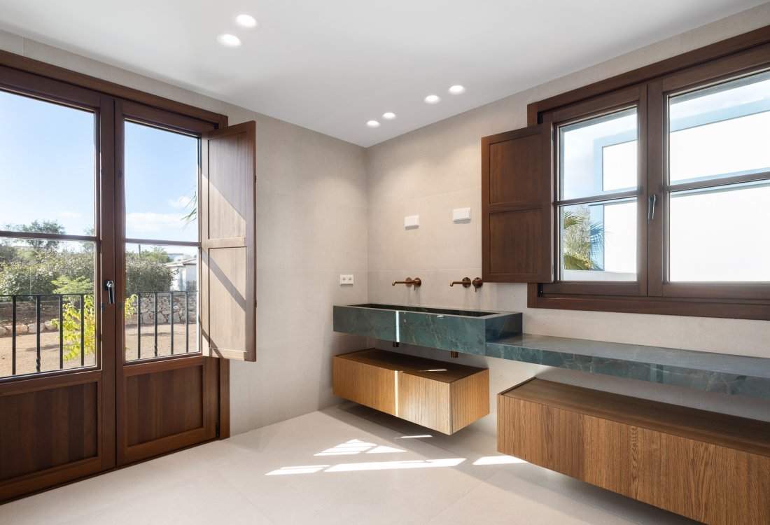 New built house in sought after location - 15