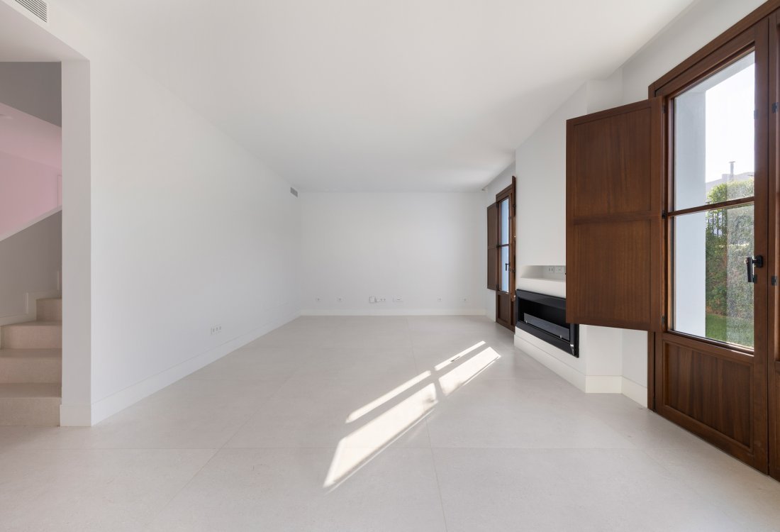 New built house in sought after location - 14