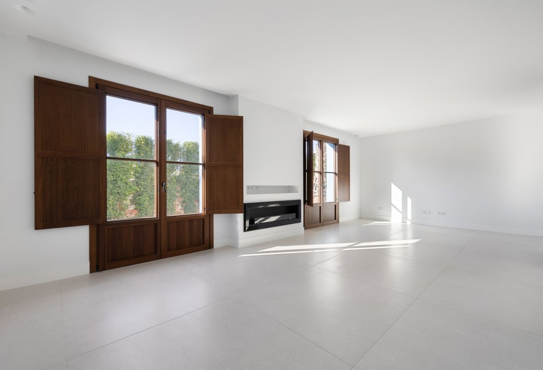 New built house in sought after location - 12