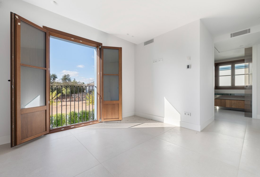 New built house in sought after location - 8