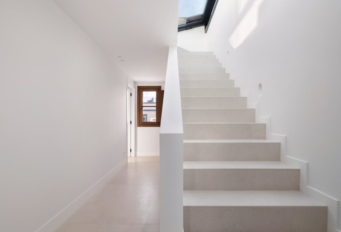 New built house in sought after location - 6