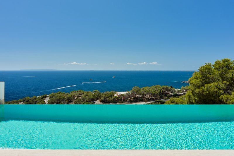 Villa contemporánea con casita de invitados independiente - 1