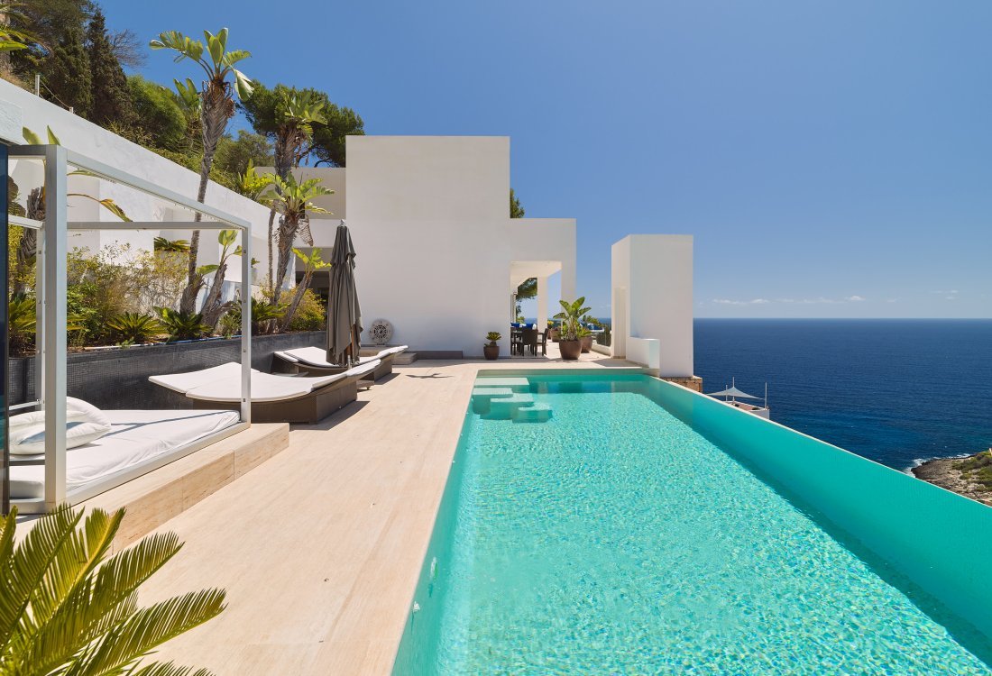 Contemporary villa with separate guest house - 31
