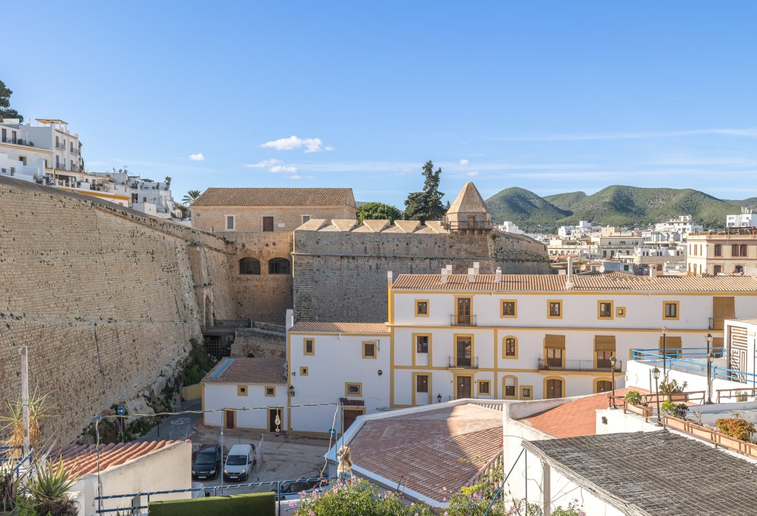 Charming townhouse with sunny rooftop terrace - 1