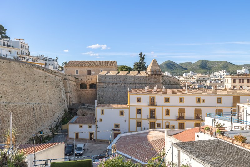 Charming townhouse with sunny rooftop terrace - 1