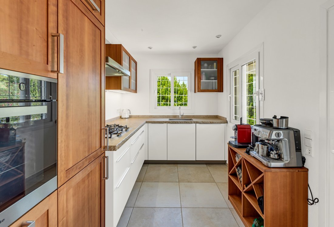 Charming home close to two stunning beaches - 8