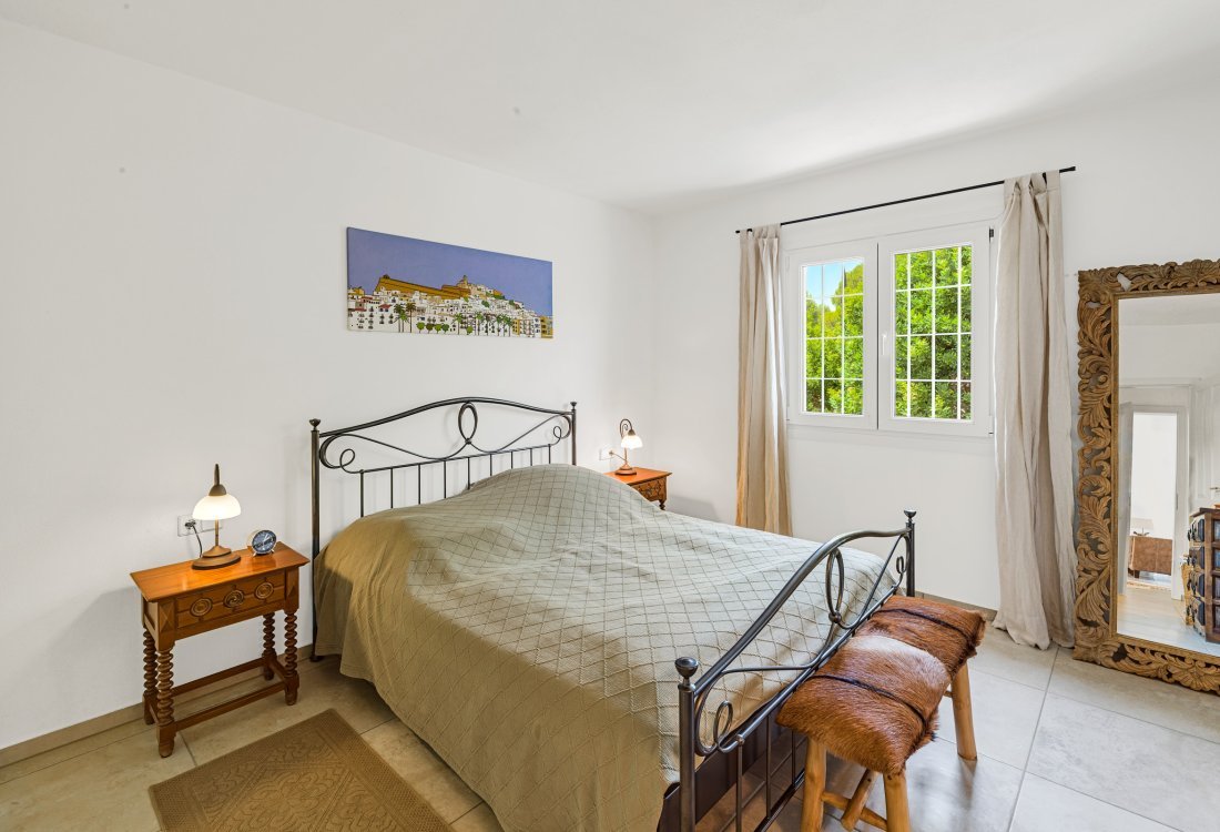 Charming home close to two stunning beaches - 12