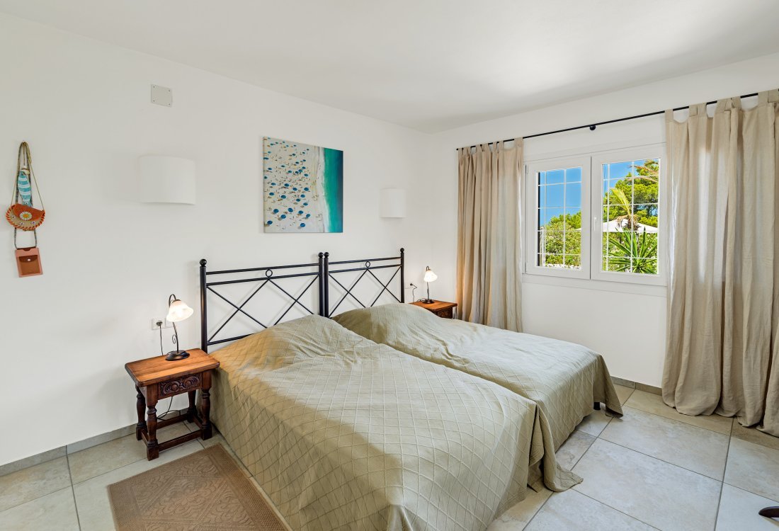 Charming home close to two stunning beaches - 16
