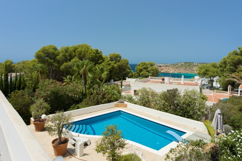 Charming home close to two stunning beaches - 4