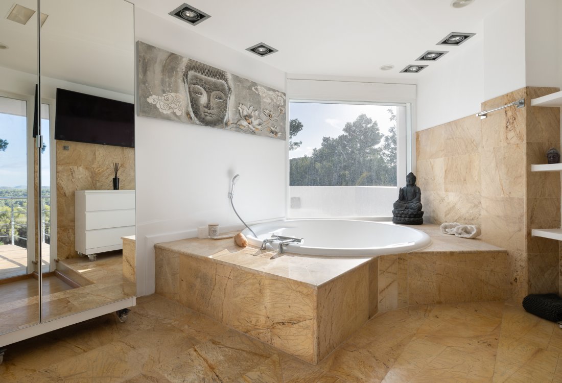 Beverly Hills-style villa in a private setting - 15