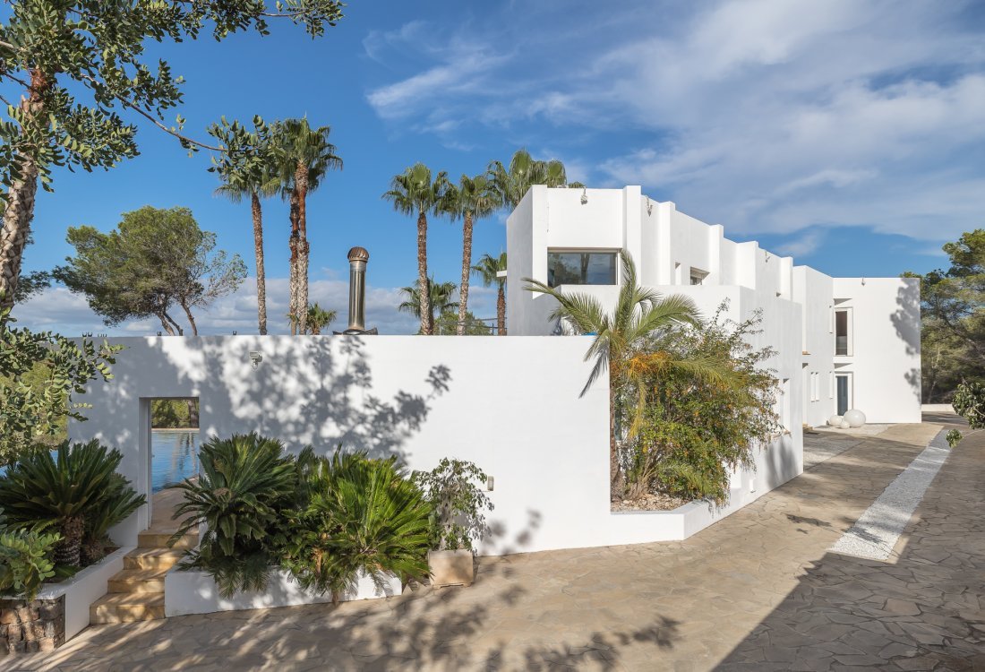 Beverly Hills-style villa in a private setting - 28