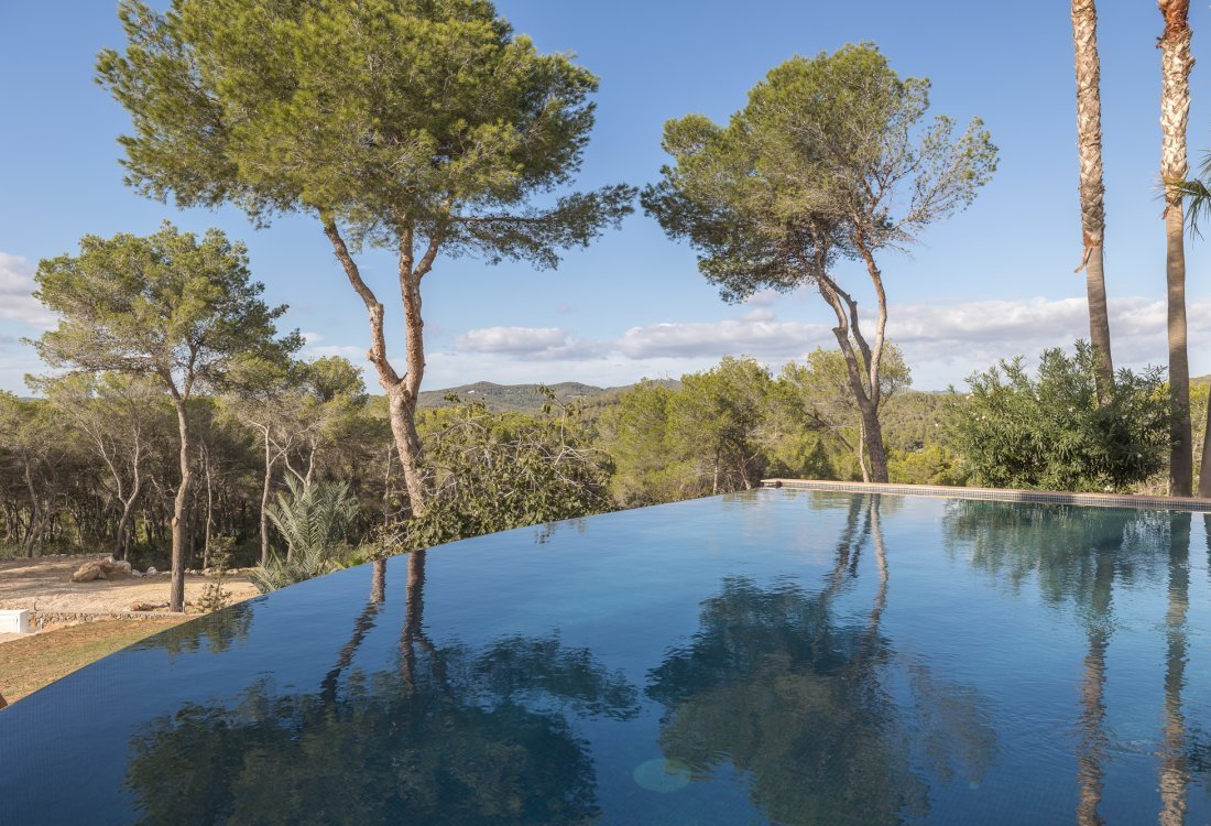 Beverly Hills-style villa in a private setting - 24