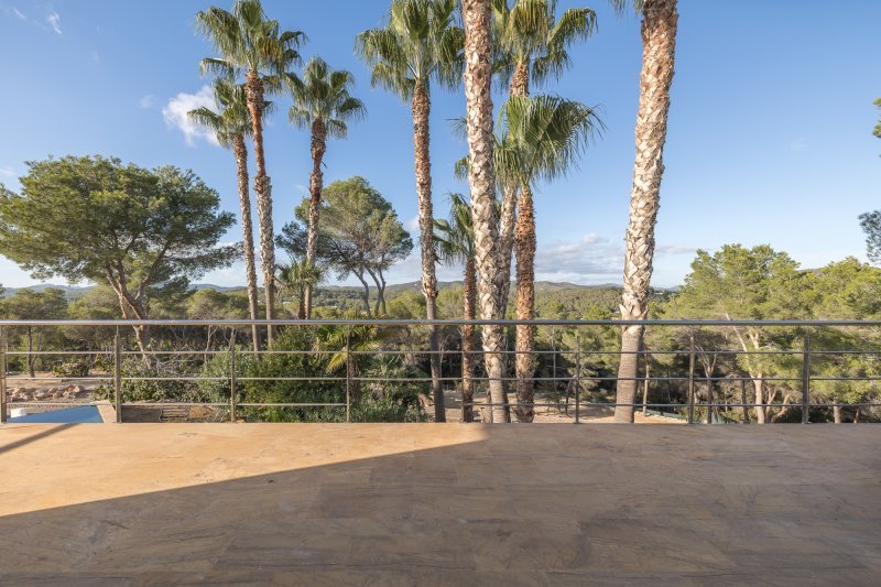 Beverly Hills-style villa in a private setting - 5