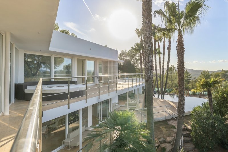 Beverly Hills-style villa in a private setting - 4