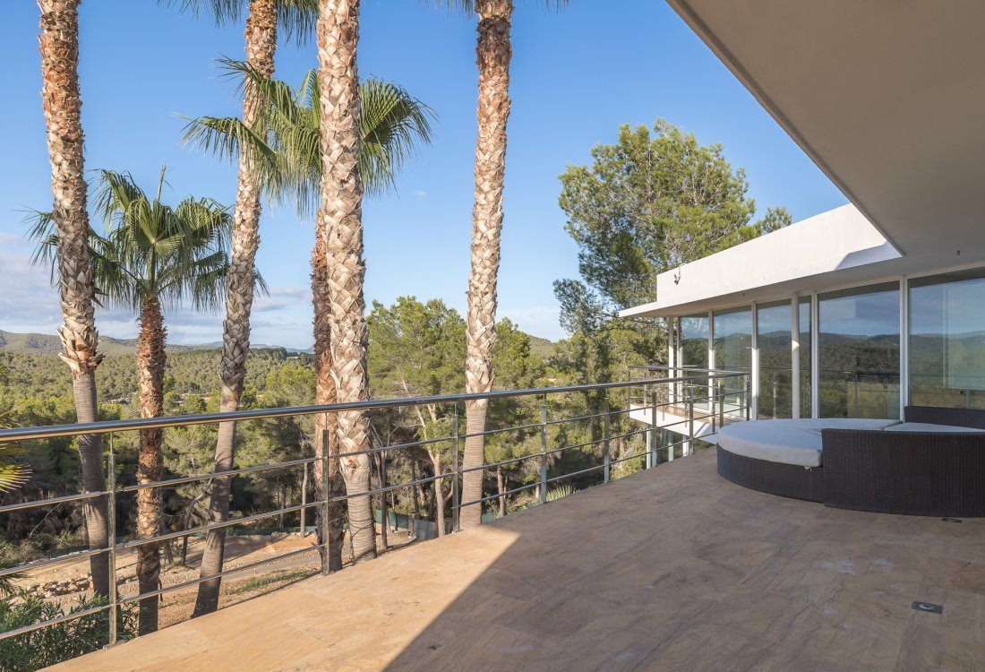 Beverly Hills-style villa in a private setting - 26