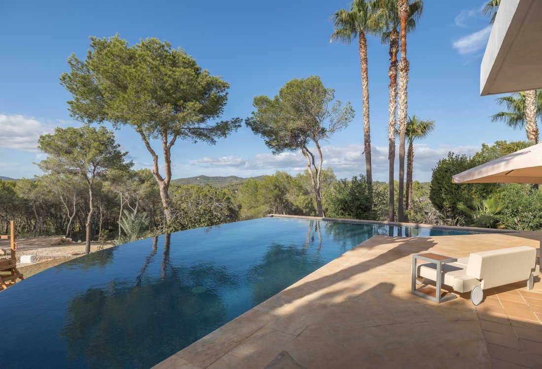 Beverly Hills-style villa in a private setting - 3