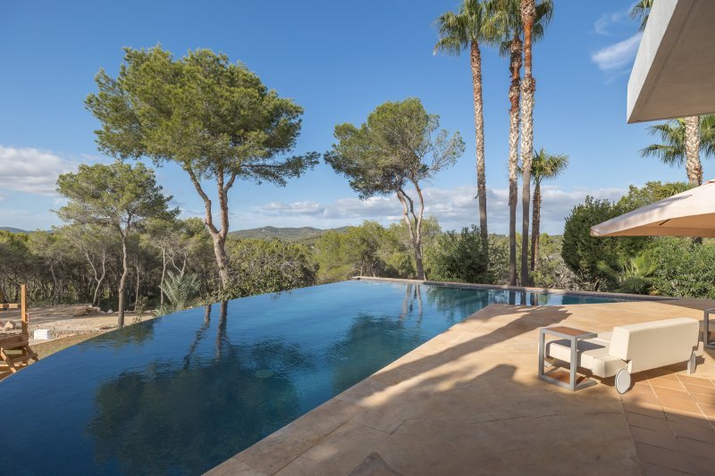 Beverly Hills-style villa in a private setting - 3