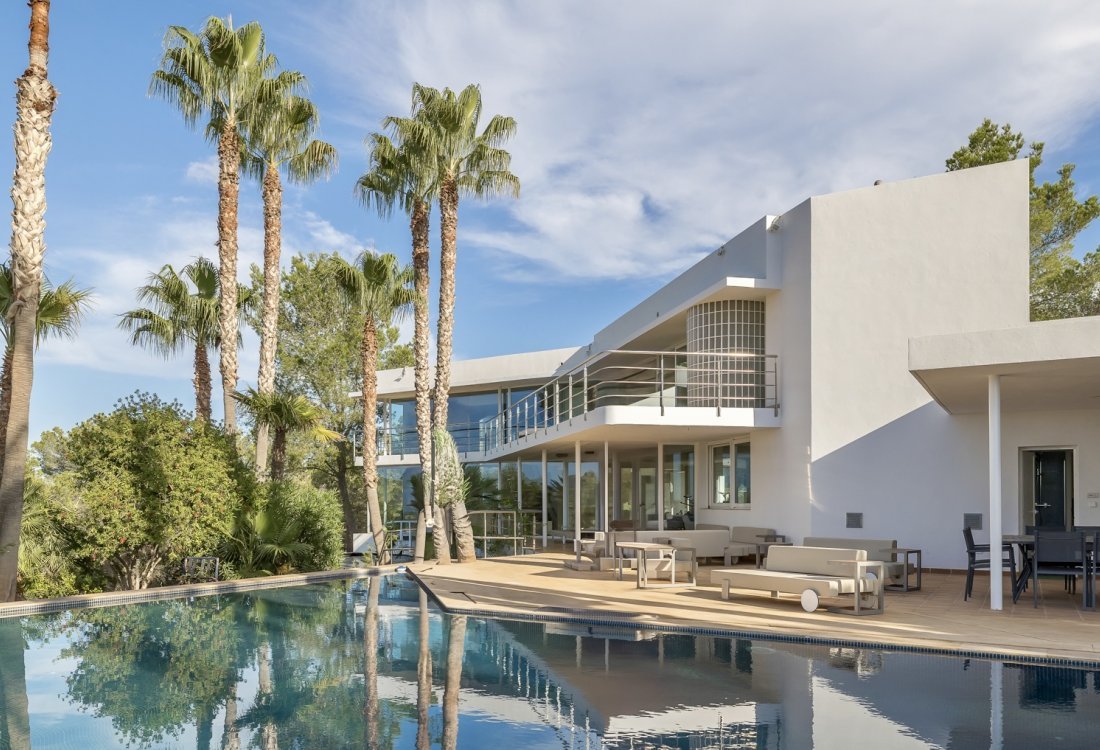 Beverly Hills-style villa in a private setting - 1