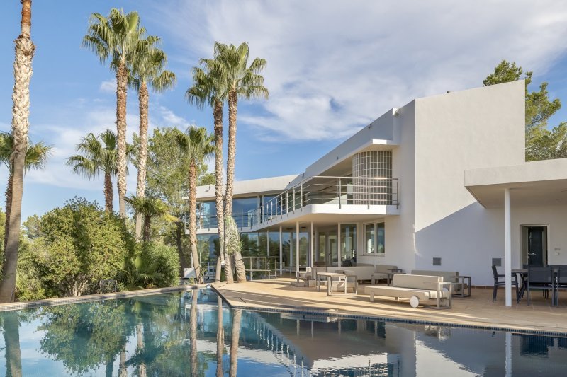 Beverly Hills-style villa in a private setting - 1
