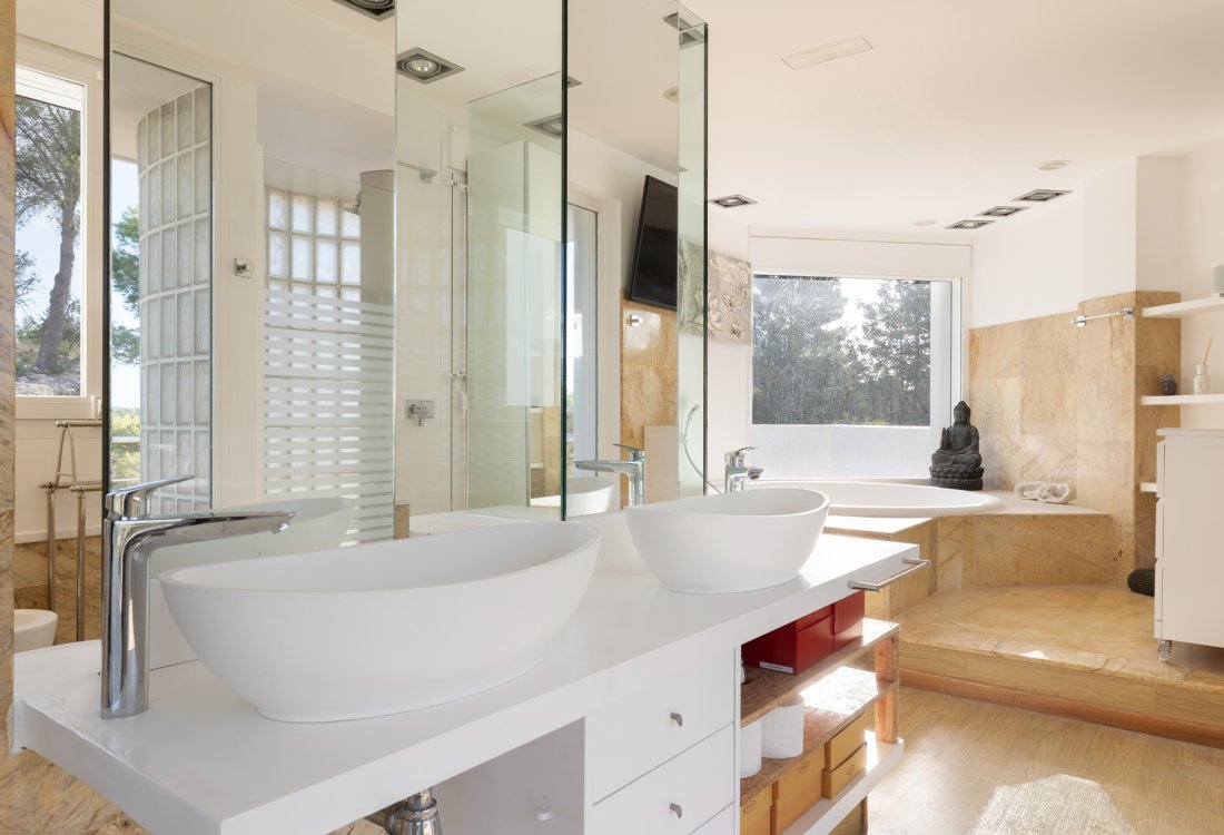 Beverly Hills-style villa in a private setting - 14