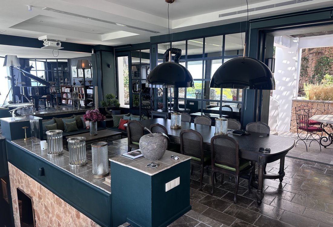 Newly renovated seaview villa with two units - 4