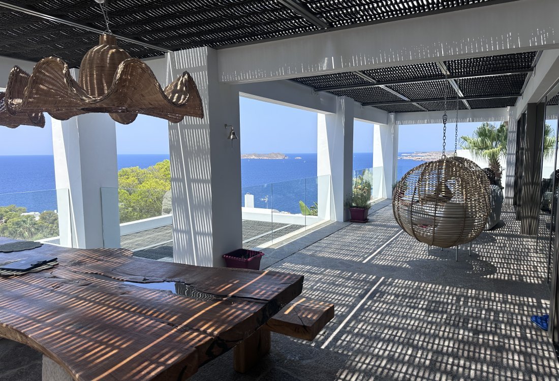 Newly renovated seaview villa with two units - 14