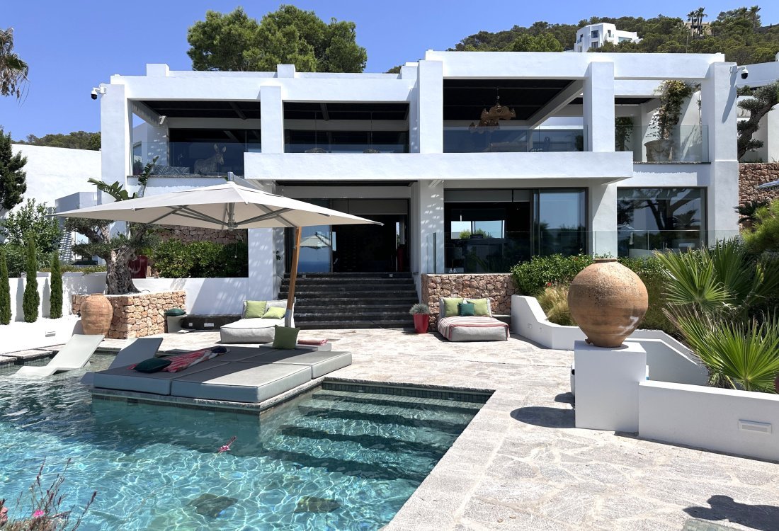 Newly renovated seaview villa with two units - 1