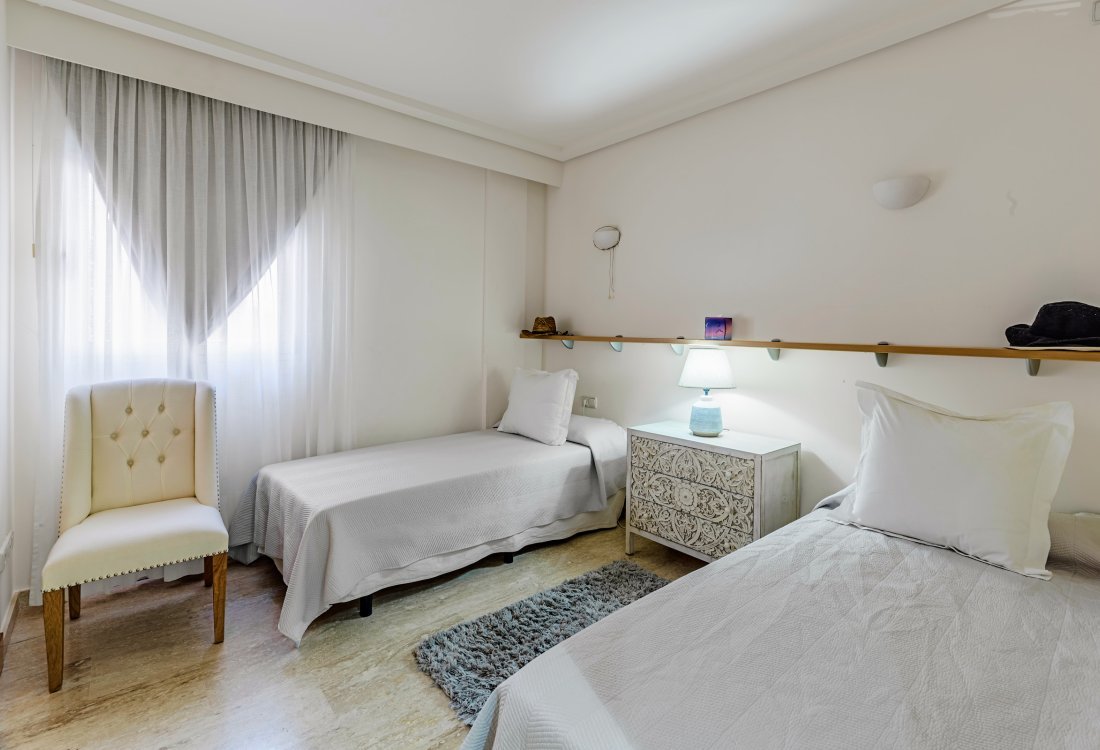 Peaceful apartment with views to the green in gated community - 6