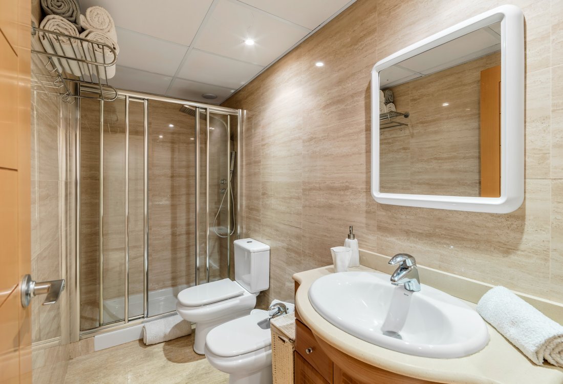 Peaceful apartment with views to the green in gated community - 8