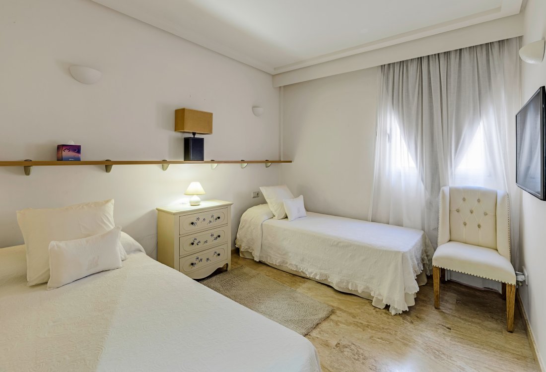 Peaceful apartment with views to the green in gated community - 7