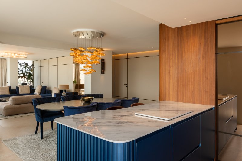 Luxury penthouse with urban flair in the marina - 1