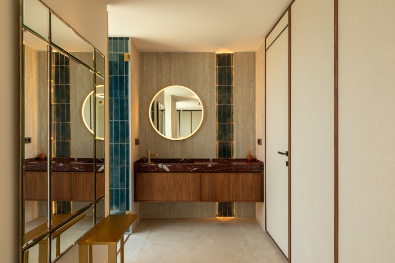 Luxury penthouse with urban flair in the marina - 3