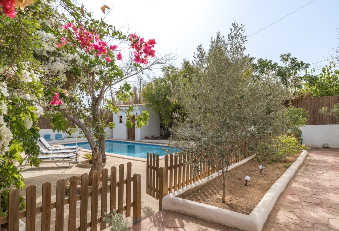 Charming house with private pool close to town - 3