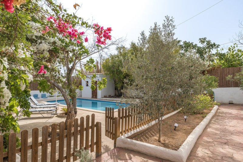 Charming house with private pool close to town - 3